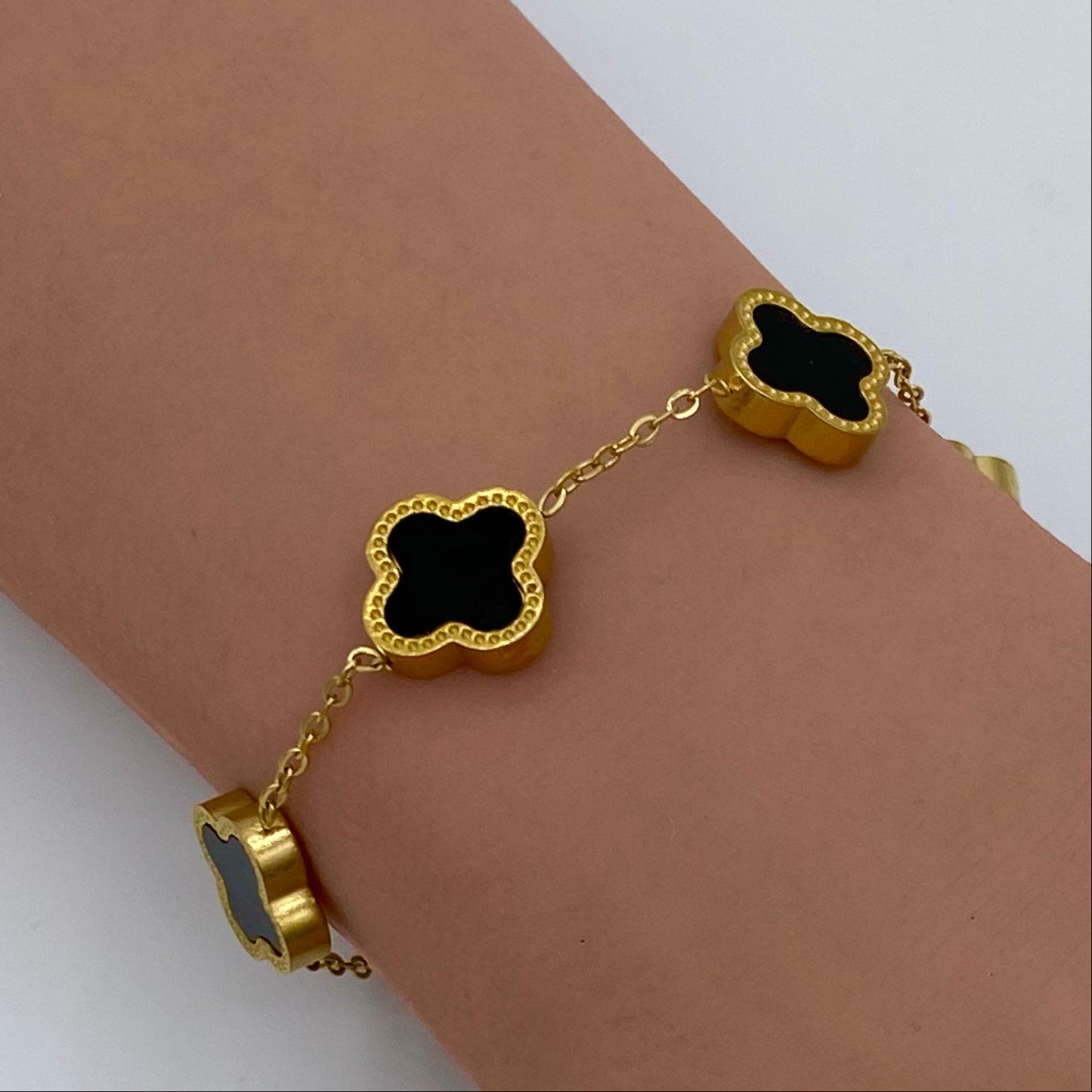 Black and White Flower Bracelet - BT25
