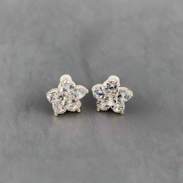 Daisy Bloom Crystal Stud Earrings – Radiate Pure Elegance-T11